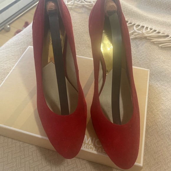 Michael Kors red suede shoes - Picture 2 of 6